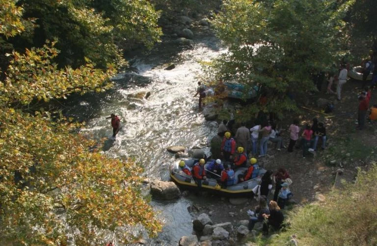 Η απάντηση της εταιρείας για τη μητέρα που πνίγηκε ενώ έκανε ράφτινγκ μπροστά στα παιδιά της (βίντεο)